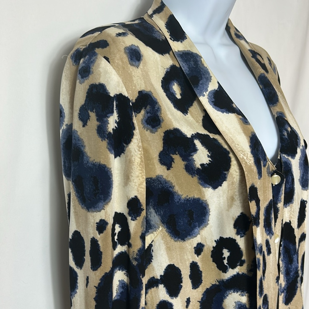 St. John Size Small Silk Blouse Button Front Scarf Accent Leopard Pattern Top - Picture 5 of 10